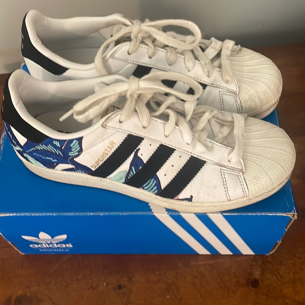 Adidas super stars